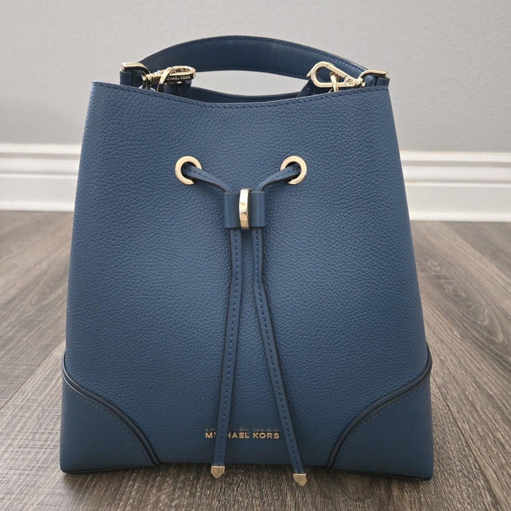Michael Kors Mercer Gallery Medium Pebbled Leather Shoulder Bag